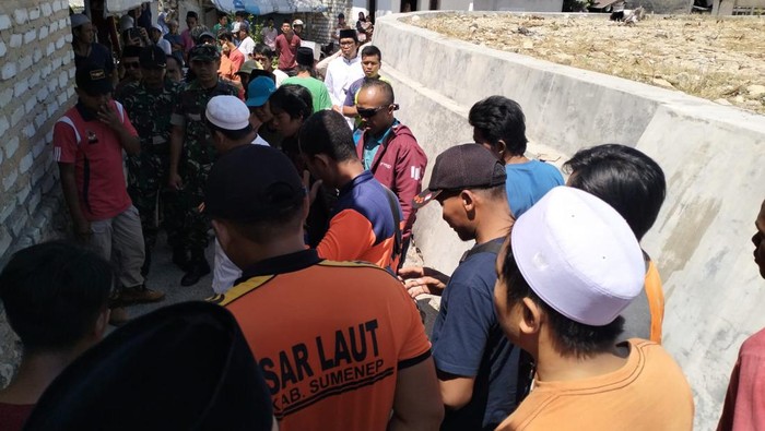 Sejumlah pihak berwenang menindaklanjuti laporan warga Desa Moncek Tengah, Sumenep soal bunyi misterius dari dalam bumi.