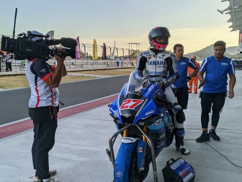 Suasana ARRC 2023 saat pembalap melakukan persiapan jelang final race di Sirkuit Mandalika, Jumat (11/8/2023). (Ahmad Viqi/detikBali)