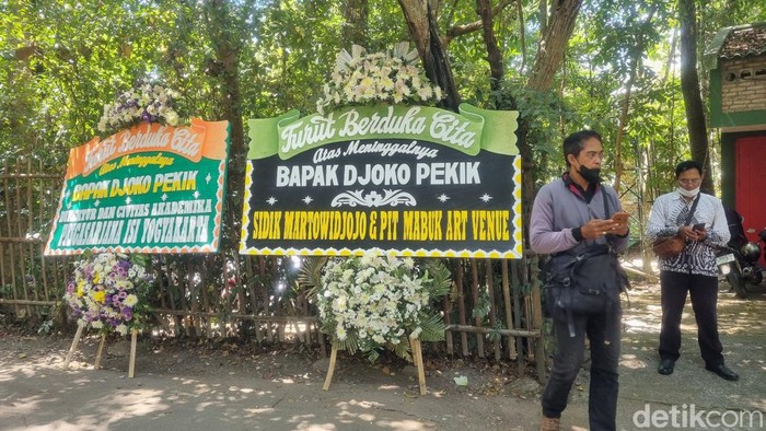 Suasana rumah duka pelukis Djoko Pekik di Bangunjiwo, Kasihan, Bantul, DIY, Sabtu (12/8/2023).