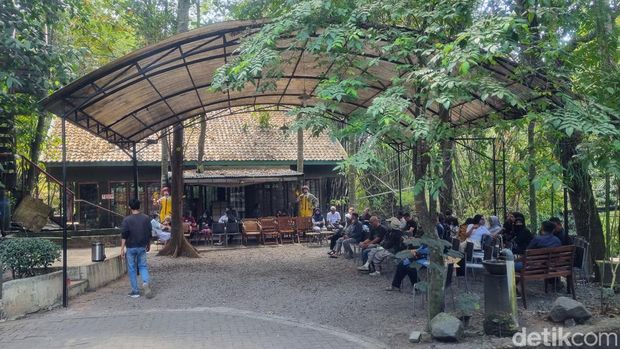 Suasana rumah duka pelukis Djoko Pekik di Bangunjiwo, Kasihan, Bantul, DIY, Sabtu (12/8/2023).