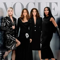 Para supermodel yang kini sudah berusia 50 tahun ke atas itu tak kehilangan pesonanya saat pemotretan Vogue edisi spesial tersebut. Untuk sampul, mereka kompak dalam balutan serba hitam dari label kenamaan seperti Versace, Prada, Michael kors, dan Bottega Veneta. (Foto: Dok. Vogue/Rafael Pavarotti)