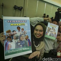 Pembawa acara Arafah Rianti, Halda Rianta dan Sahil Muchsin Mulachela membuat momen pengumuman Emeron Hijab Hunt 2023 semakin mendebarkan. Nama finalis yang terpilih sebagai pemenang satu-persatu disebutkan. Para pendukung langsung riuh menyebutkan nama finalis. Foto: Rifkianto Nugroho.