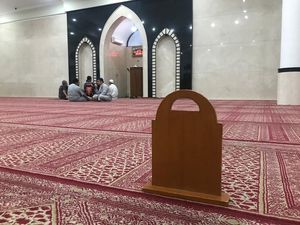 Hukum Salat Menggunakan Pembatas dan Benda yang Bisa Dijadikan Sutrah