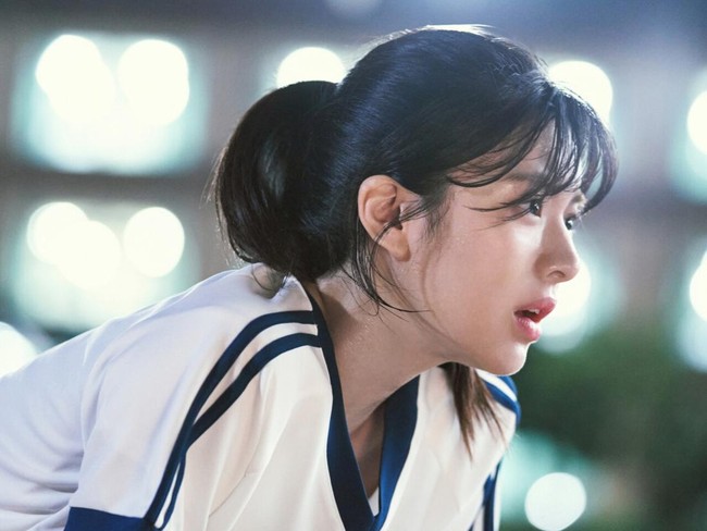 Transformasi Go Yoon Jung yang Cantiknya Viral Jadi Anak SMA di Drakor Moving