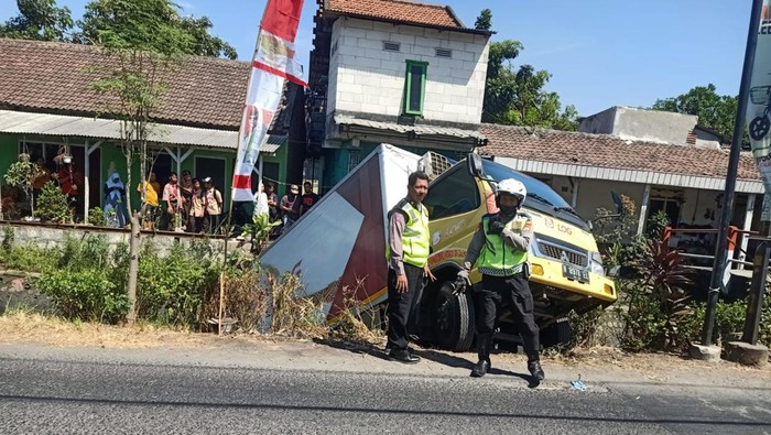 Truk mundur tewaskan sopir di Sidoarjo
