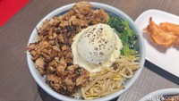 Menu spesial di Yakitate Kalbi Indonesia adalah Egg Mayo Kalbi Donnya. Mirip dengan Kalbi Don biasa, hanya ada tambahan telur rebus dan saus mayones yang gurih segar. Foto: Detikcom / Atiqa Rana