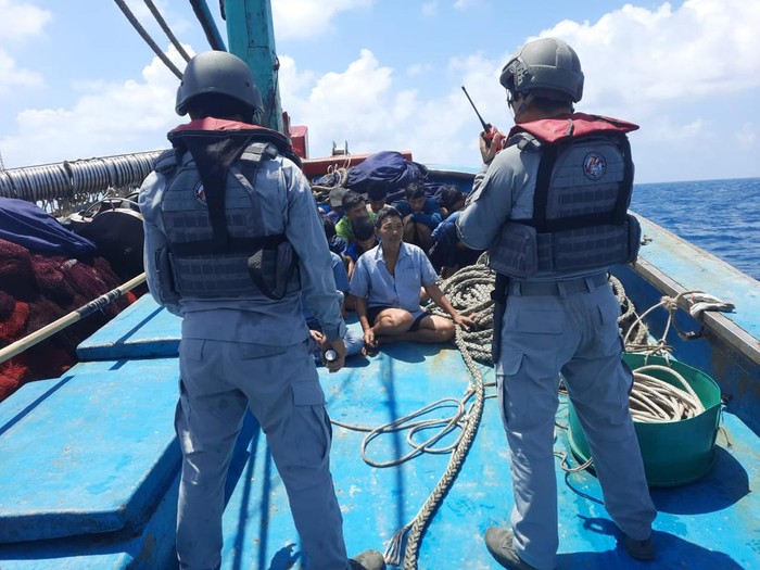 Bakamla menangkap kapal berbendera Vietnam di Natuna Utara