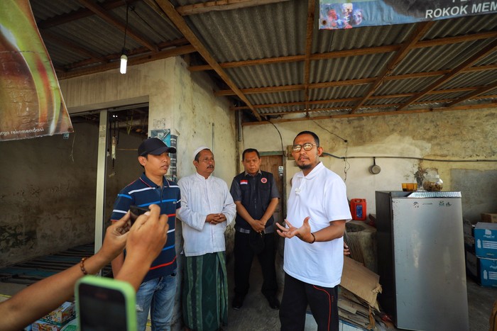 Bupati Sumenep Achmad Fauzi Wongsojudo meminta masyarakat tenang terkait bunyi dentuman misterius yang terjadi di Desa Moncek Tengah, Kecamatan Lenteng.