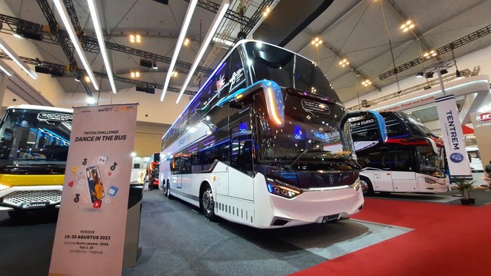 Bus Laksana Legacy SR3 Double Decker