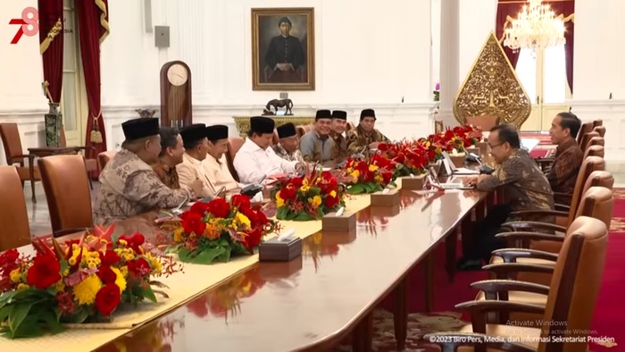 Prabowo Subianto bersama Sufi Internasional bertemu dengan Presiden Joko Widodo (Jokowi).