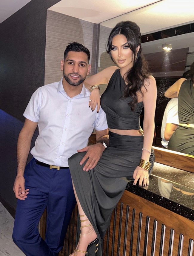 Wanita 32 tahun itu belakangan jadi sensasi setelah rekaman audionya yang mengancam pelakor tersebar. Dalam rekaman audio yang didapat oleh The Sun, Faryal mengancam seorang wanita yang tidak diketahui namanya dengan kata-kata yang cukup mengerikan. Faryal mengungkapkan tidak segan untuk menggorok leher wanita tersebut. Foto: Dok. Instagram