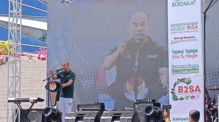 Gubernur Nusa Tenggara Timur (NTT) Viktor Bungtilu Laiskodat saat menghadiri perayaan HUT ke-2 Badan Pangan Nasional di Kota Kupang, NTT, Sabtu (12/8/2023). (Yufengki Bria/detikBali)