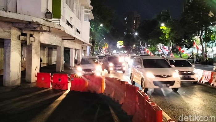 jalan gubernur Suryo ditutup