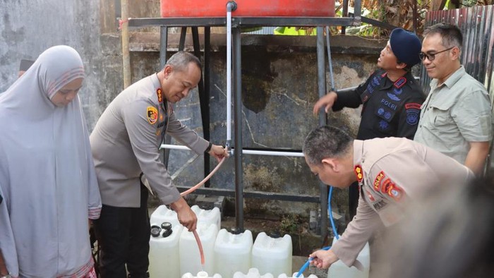 Kapolrestabes Makassar Kombes Mokhamad Ngajib saat baksos di Kecamatan Tallo.