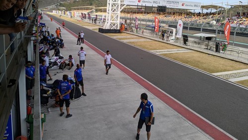 Suasana Sirkuit Mandalika pada final race kedua ARRC kelas Asia Superbike (ASB) 1000, hingga pukul 18.00 Wita di Sirkuit Mandalika, Minggu (13/8/2023).