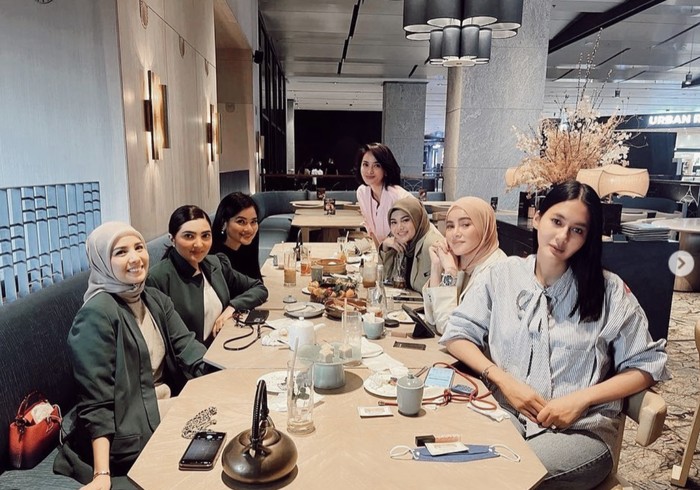 Keseruan Olla Ramlan Makan Bareng Geng Cendol dan Jajan di New York