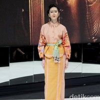 Fashion show koleksi busana terbaru Mel Ahyar digelar di City Hall, Pondok Indah Mall 3, Jakarta Selatan, Kamis [10/10/2023]. Mel Ahyar menghadirkan busana dengan tiga wastra nusantara yaitu batik gedog Tuban, tapis Lampung Mulang Tiuh dan tenun Sumatera Medan as The Melting Pot.  Foto Mohammad Abduh/detikcom.  