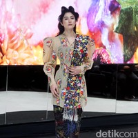 Fashion show koleksi busana terbaru Mel Ahyar digelar di City Hall, Pondok Indah Mall 3, Jakarta Selatan, Kamis [10/10/2023]. Mel Ahyar menghadirkan busana dengan tiga wastra nusantara yaitu batik gedog Tuban, tapis Lampung Mulang Tiuh dan tenun Sumatera Medan as The Melting Pot. Foto Mohammad Abduh/detikcom.