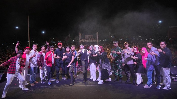 Konser musik dan kembang api dalam hari jadi ke-219 Kabupaten Klaten, Sabtu (12/8/2023) malam. Konser musik dan kembang api dalam hari jadi ke-219 Kabupaten Klaten, Sabtu (12/8/2023) malam.