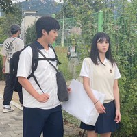 Untuk peran sebagai Kim Bong Seok, Lee Jung Ha menyantap banyak makanan hingga berat badannya naik 30 kg. Dia mengaku menikmati proses menjadi Bong Seok meskipun itu berarti terjadi perubahan drastis pada penampilannya. Foto: Instagram/@jungha.km Disney+