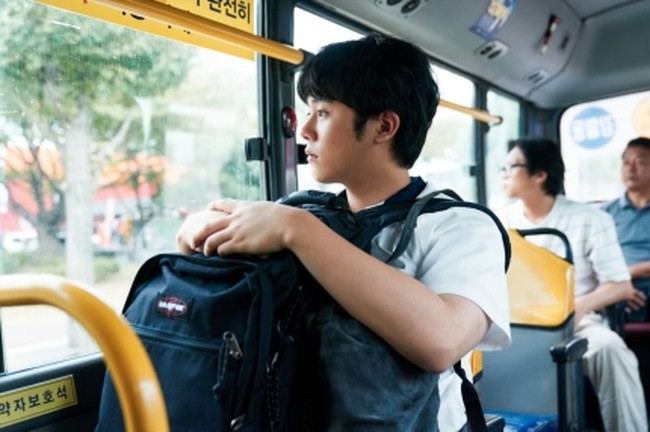 Transformasi Lee Jung Ha menjadi Bong Seok membuat penonton takjub. Tak sedikit netizen memuji totalitasnya sebagai aktor.  Foto: Instagram/@jungha.km Disney+