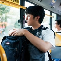 Transformasi Lee Jung Ha menjadi Bong Seok membuat penonton takjub. Tak sedikit netizen memuji totalitasnya sebagai aktor.  Foto: Instagram/@jungha.km Disney+