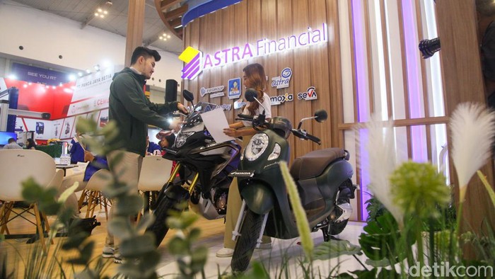Mantap! Ada Promo Menarik Beli Motor di GIIAS 2023 Selama perhelatan GIIAS 2023, FIFGROUP menghadirkan penawaran menarik untuk pembelian kendaraan roda dua. Tertarik?