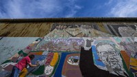 Pengerjaan mural ini dilakukan untuk menghormati mantan Presiden Salvador Allende.