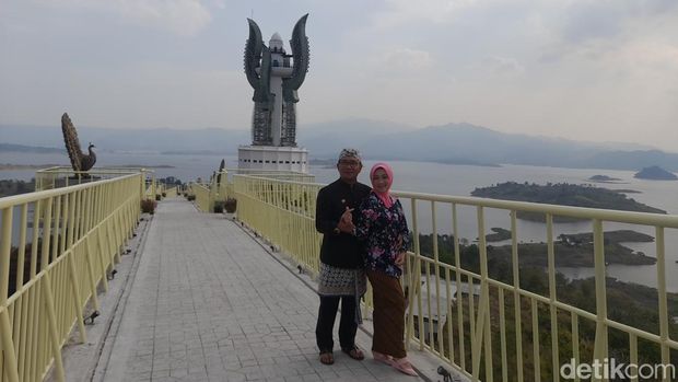 Menara Kujang Sapasang Sumedang