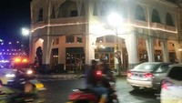 Coffee shop dengan gedung lawas.