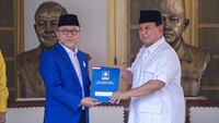Ketua Umum Partai Amanat Nasional (PAN) Zulkifli Hasan atau Zulhas menegaskan perjuangan yang telah dimulai oleh Ketua Umum Partai Gerindra Prabowo Subianto harus dituntaskan. PAN mendukung Prabowo menjadi capres 2024 demi melanjutkan capaian Presiden Joko Widodo (Jokowi).