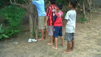 Petak umpet. Siapa yang tidak kenal dengan permainan ini? Pemain yang jaga harus mencari pemain lainnya yang bersembunyi. Foto: Twitter