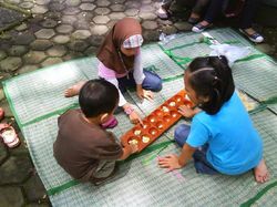 Nostalgia Permainan Tradisional Anak Sebelum Diserbu Gadget