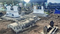 Pemakaman di Desa Wonorejo berisi kuburan muslim dan nonmuslim/Foto: Chuk Shatu Widarsha/detikJatim