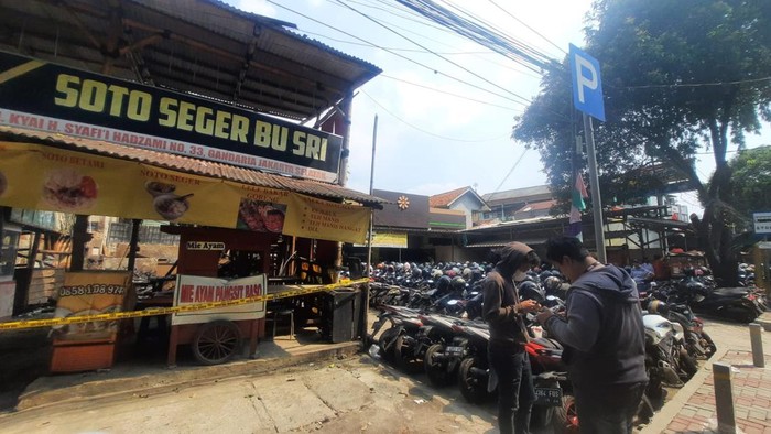 Potres bangkai ratusan motor hangus sisa kebakaran di Gandaria