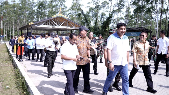Menteri Investasi/Kepala BKPM melakukan kunjungan kerja ke IKN bersama PMDN. Kegiatan ini dipimpin oleh pendiri Agung Sedayu Group Sugianto Kusuma serta Wakil Kepala Otorita IKN Dhony Rahajoe.
