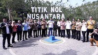 Menurut Aguan, hal ini menjadi penting agar proses pembangunan proyek di IKN dapat berlangsung lebih efektif dan efisien. Dengan begitu ia optimis pemerintah dapat mengadakan upacara HUT RI pada 17 Agustus 2024 mendatang di kawasan kawasan tersebut. Dok. BKPM/Kementerian Investasi