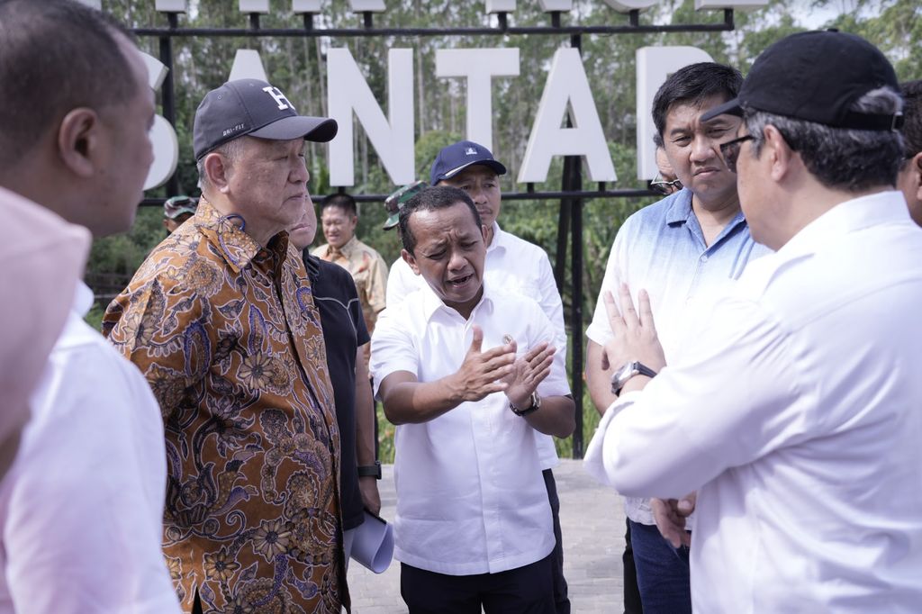 Menteri Investasi/Kepala BKPM melakukan kunjungan kerja ke IKN bersama PMDN. Kegiatan ini dipimpin oleh pendiri Agung Sedayu Group Sugianto Kusuma serta Wakil Kepala Otorita IKN Dhony Rahajoe.