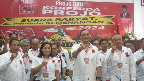 DPD Projo Bali saat konferensi pers dalam acara Konferda Projo di Denpasar, Minggu (13/8/2023).