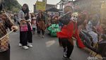 Ratusan Warga RW 10 di Depok Gelar Karnaval Kemerdekaan