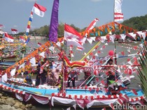 Nelayan Bangkalan Serukan Jaga laut dari Sampah Lewat Rokat Tase