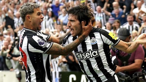 Newcastle Uniteds Sandro Tonali, right, celebrates scoring their sides first goal of the game with Bruno Guimaraes during the Premier League soccer match between Newcastle United and Aston Villa at St. James Park, Newcastle upon Tyne, England, Saturday Aug. 12, 2023. (Owen Humphreys/PA via AP)