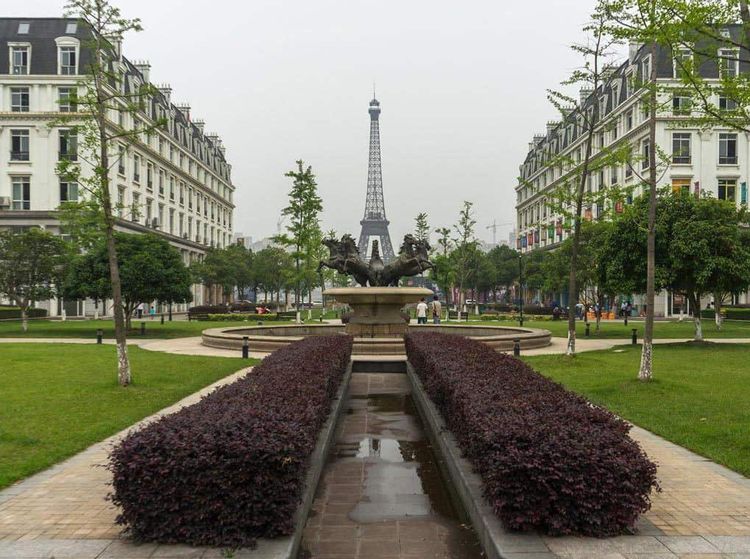 Penampakan Paris KW yang Jadi Kota Mati Sepi Penghuni