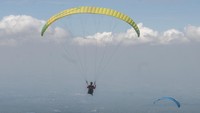 Pemerintah setempat dan Kelompok Sadar Wisata (Pokdarwis) Tarubatang mengembangkan desa wisata dirgantara paralayang dan pengunjung dapat menikmati pemandangan Gunung Merbabu serta Gunung Merapi.