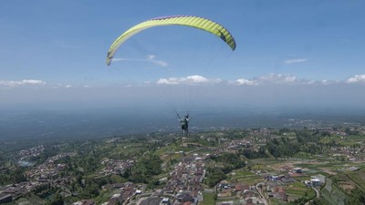 Yuk, Cobain Wisata Paralayang di Lereng Gunung Merbabu