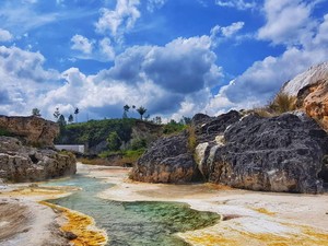 Wisata Pemandian Air Panas Sipoholon di Sumut yang Instagramable