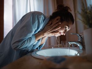 5 Tips Skincare Malam Hari Usia 30 Tahun ke Atas untuk Mengatasi Penuaan Dini