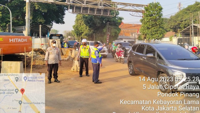 Ada Proyek Galian di Lebak Bulus, Lalin Macet