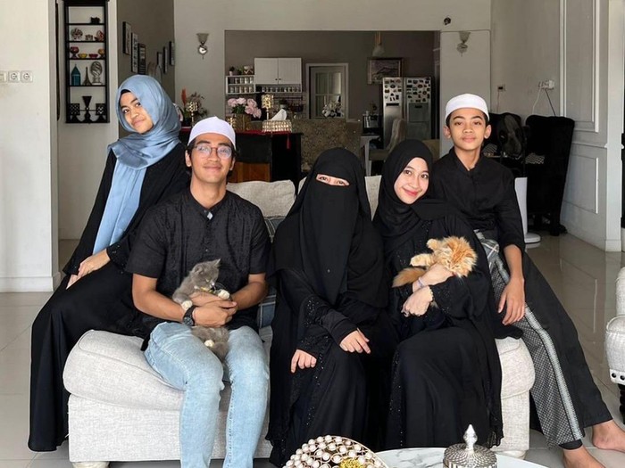 Adiba Khanza anak Ustaz Jefri Al Buchori dan Umi Pipik