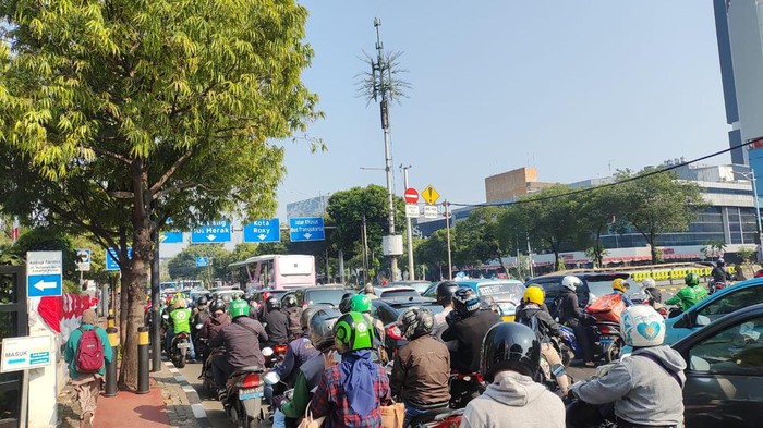 Akses Istana Ditutup, Lalin Jalan Juanda Jakpus Macet